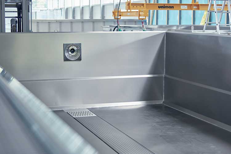 Endkontrolle Edelstahl Pool