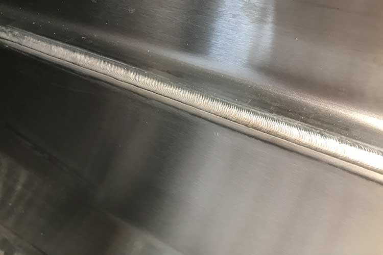 Edelstahlpool mit Roboterschweißnaht