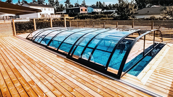 Niedrige Schwimmbadüberdachung Aluna® Variant Light R1