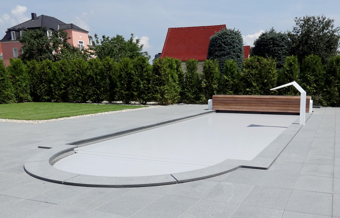 Aufrollvorrichtung mit Verkleidung