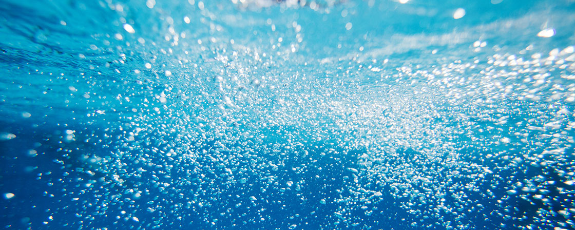 Pool reinigen - sauberes Wasser für Ihren Pool