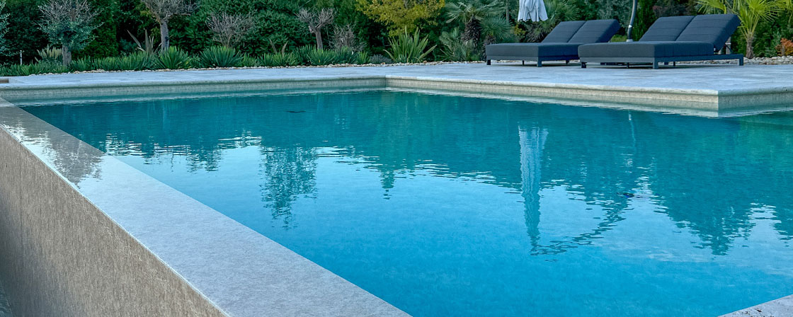 Wie funktioniert ein Salzwasserpool?