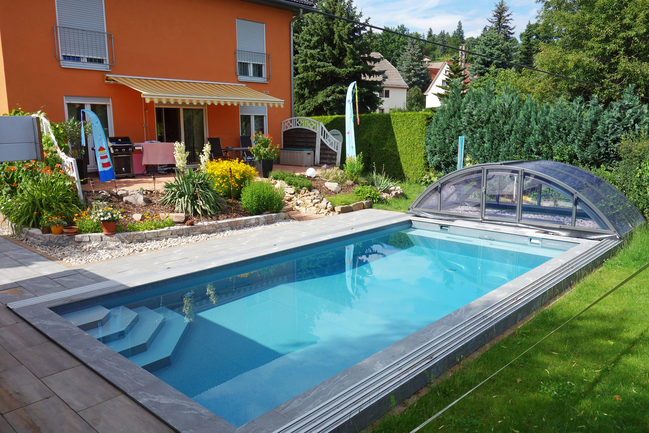 Schwimmbecken 4x8x1,5m mit Ecktreppe, Podest und Überdachung Premium B