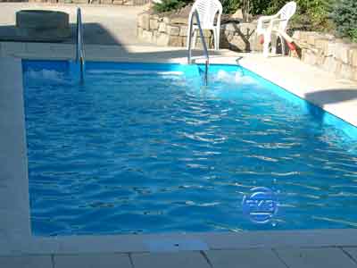 Schwimmbecken mit Luftsprudelsitzen