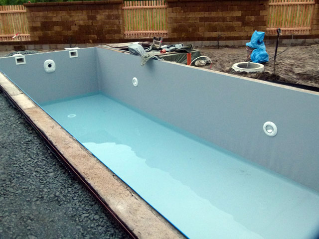 Folienauskleidung mit Einbauteilen