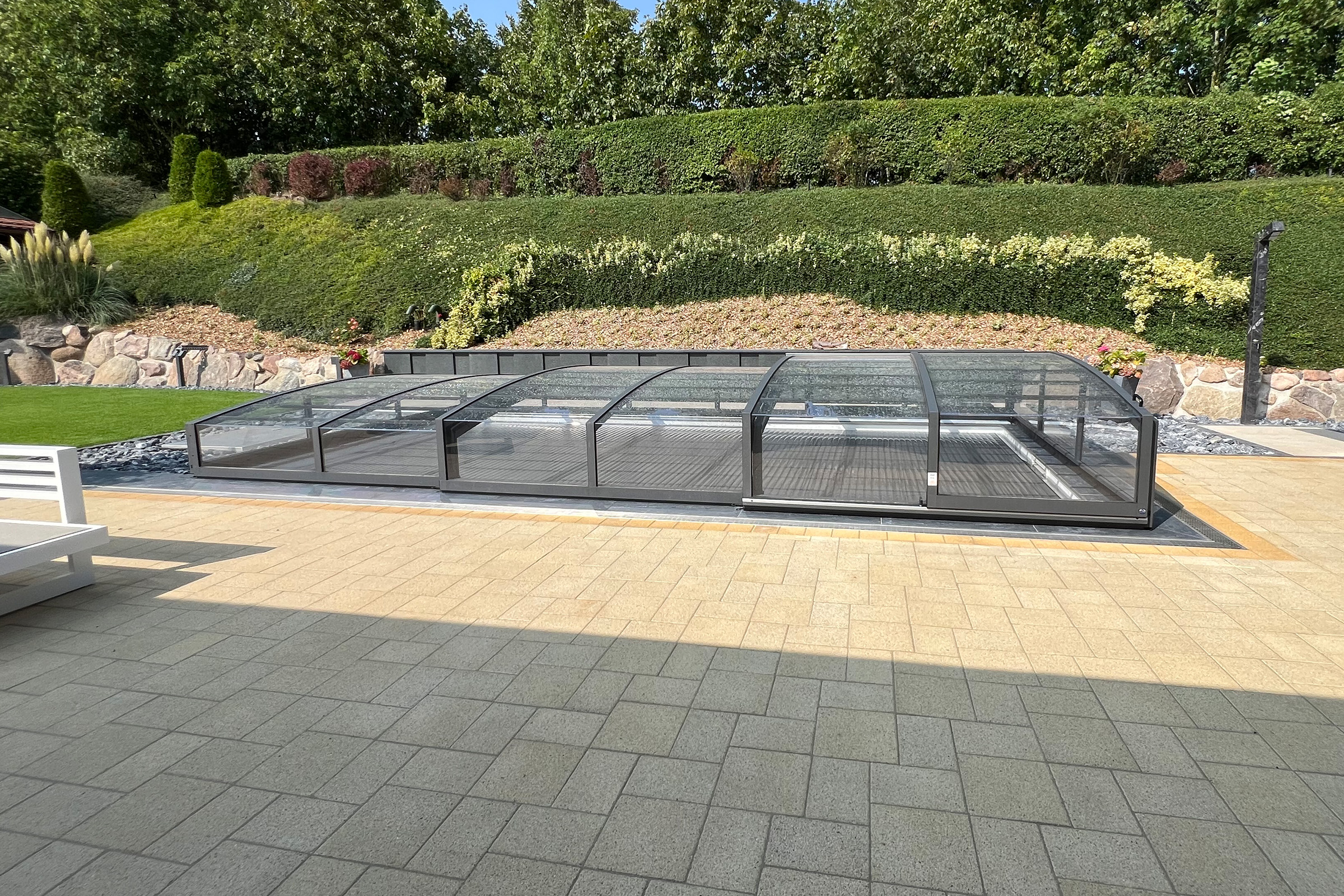 Niedrige Schwimmbadüberdachung Aluna® Comfort