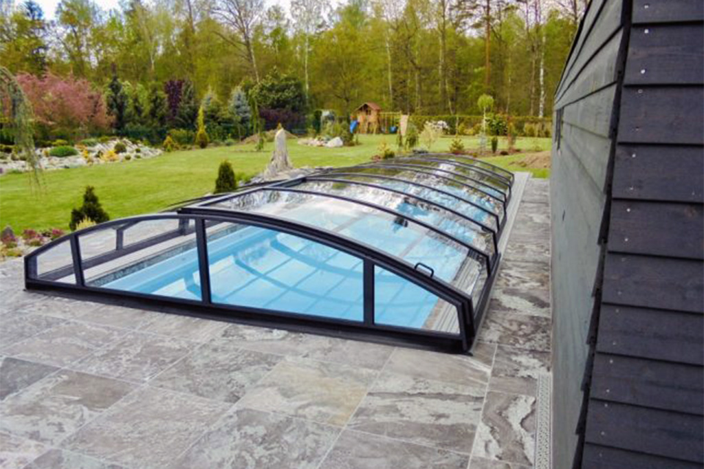 Flache Poolüberdachung Aluna® Variant Light