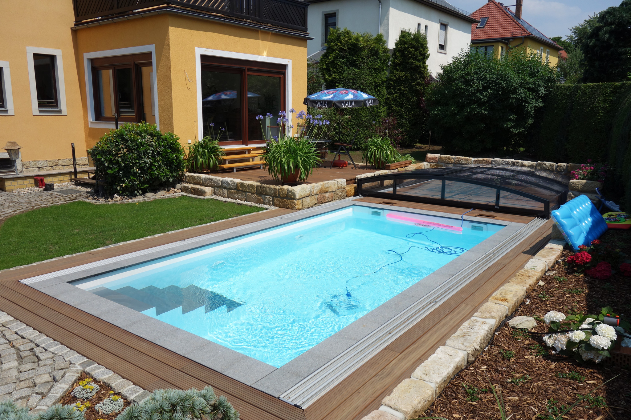 Betonbecken 3,12x6x1,5m mit gerader Treppe und Überdachung Stuttgart