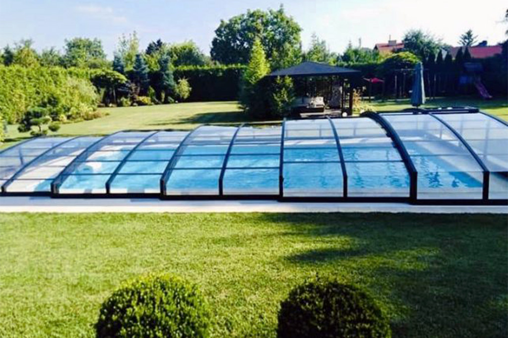 Flache Schwimmbadüberdachung Aluna® Variant Light