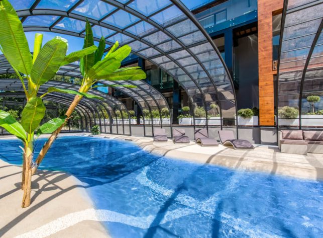 Hohe Poolhalle Aluna® Opera