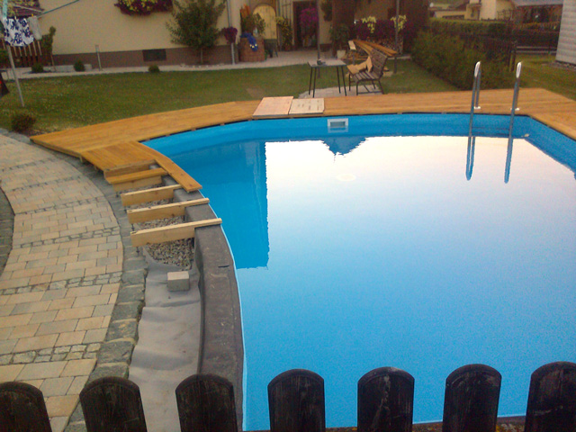 Holzterrasse Schwimmbecken