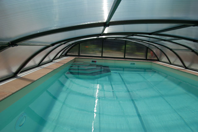 Halbrunde Überdachung