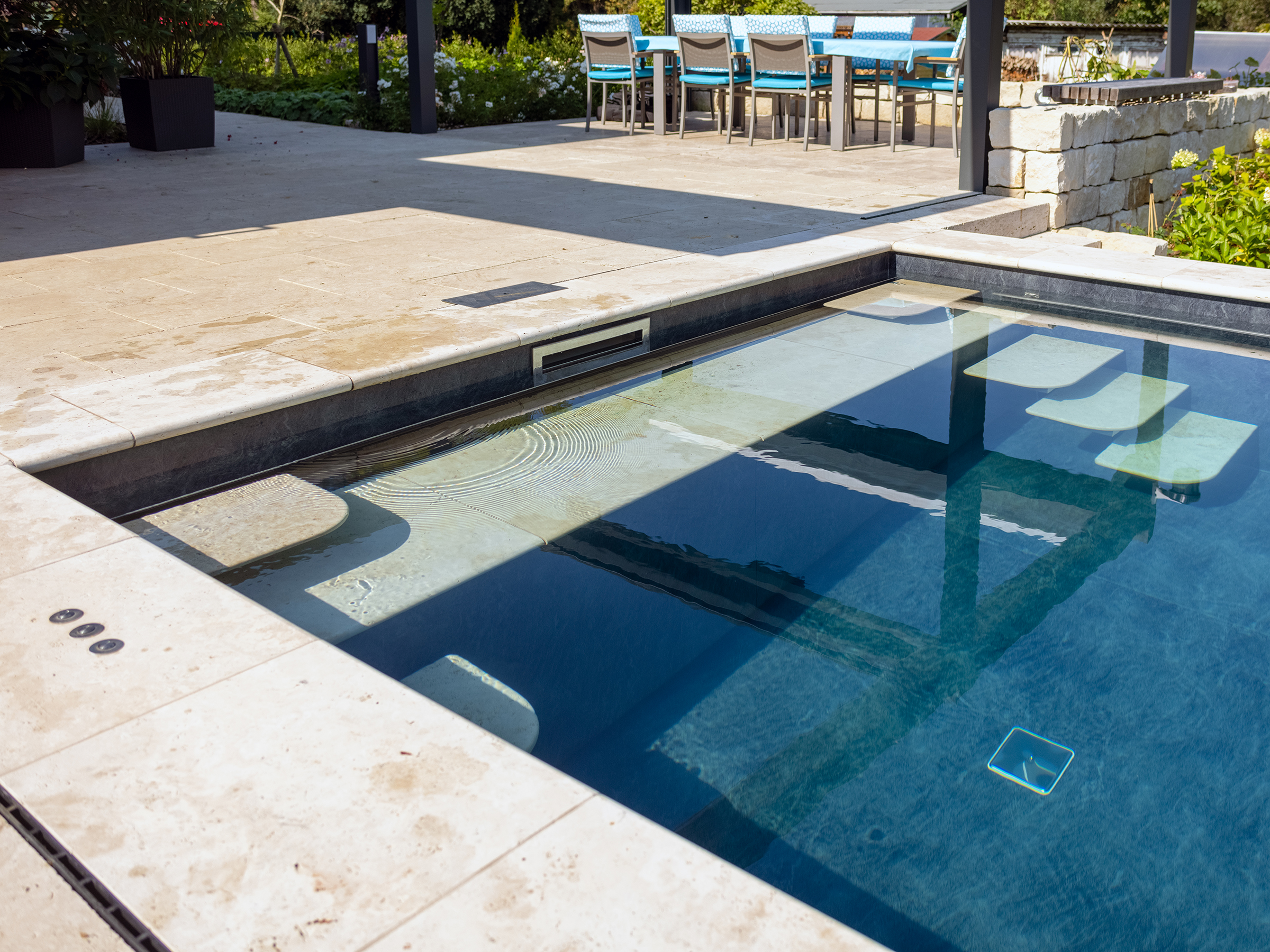 betonschwimmbecken-infinity-ueberlaufpool