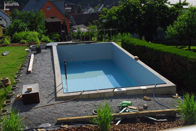 Rechteck Pool 3,8*8,0*1,65m mit Edelstahlleiter