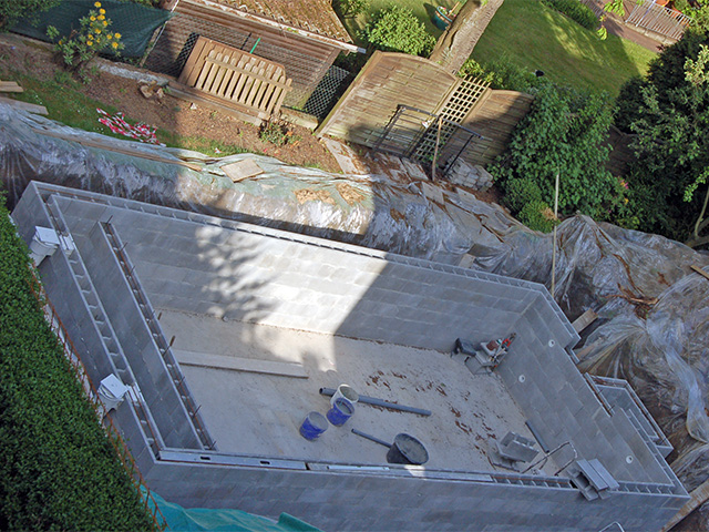 Betonschalsteine Schwimmbecken