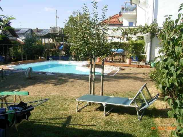 Garten mit Schwimmbecken