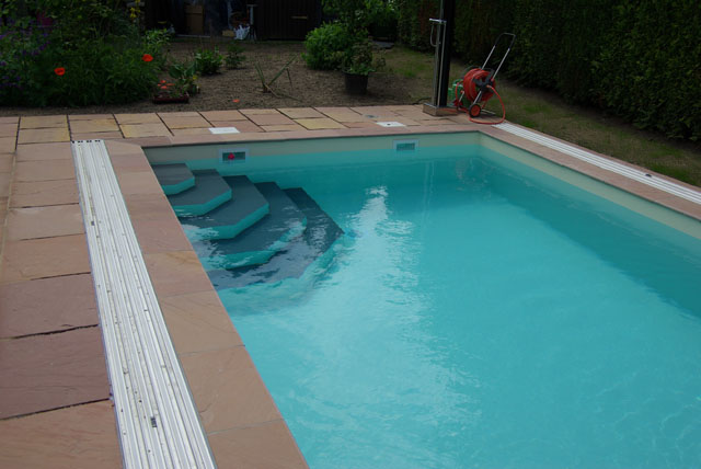 Ecktreppe Schwimmbad