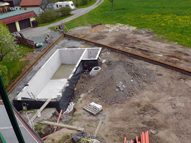 gespachteltes Schwimmbecken