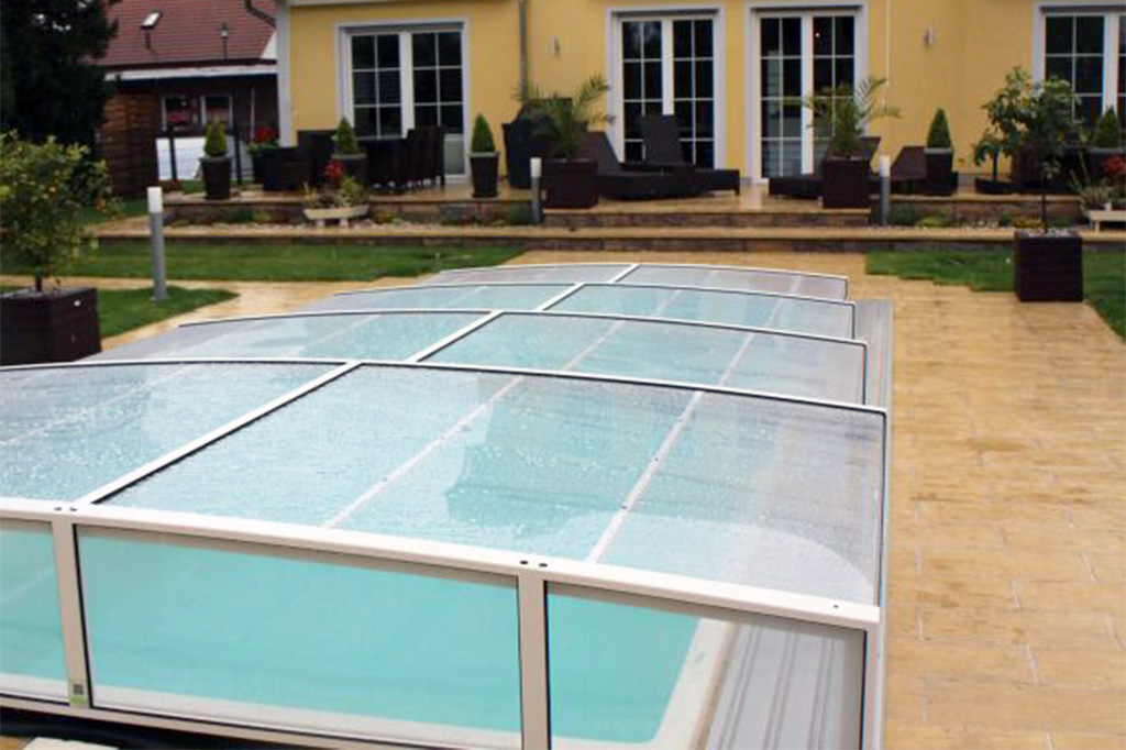 Flache Schwimmbadüberdachung Aluna® Exclusive Line