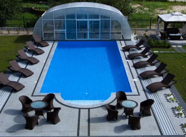 Hohe Poolüberdachung Aluna® Opera