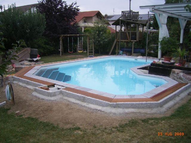 L-Form Pool mit Ecktreppe