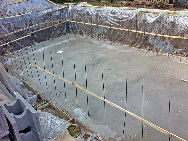 Bodenplatte Schwimmbecken mit Bewehrungsstahl
