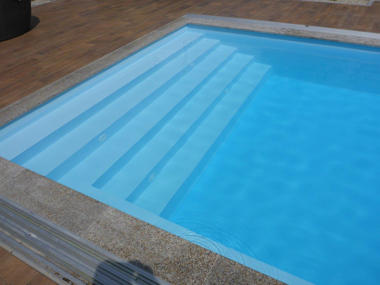 Schwimmbecken 4x8x1,5m mit gerader Treppe, Podest und Überdachung Stuttgart