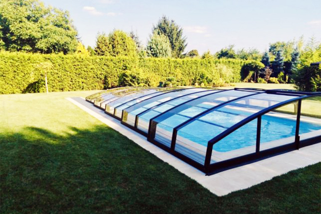 Flache Schwimmbadüberdachung Aluna® Variant Light