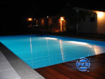 Poolbeleuchtung mit geschlossener Abdeckung
